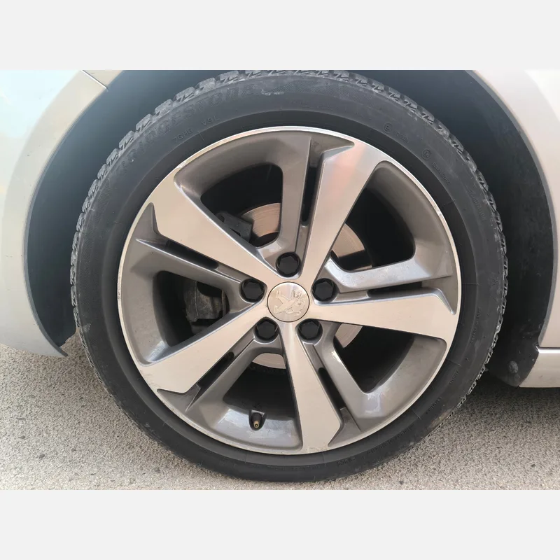 Bridgestone 225/45 R17 estivo usato - Coppia